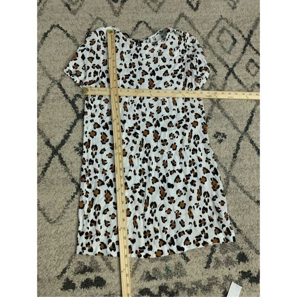 Beautiful women Renee C. Tan Leopard print shift dress with zipper up the back - Picture 5 of 7